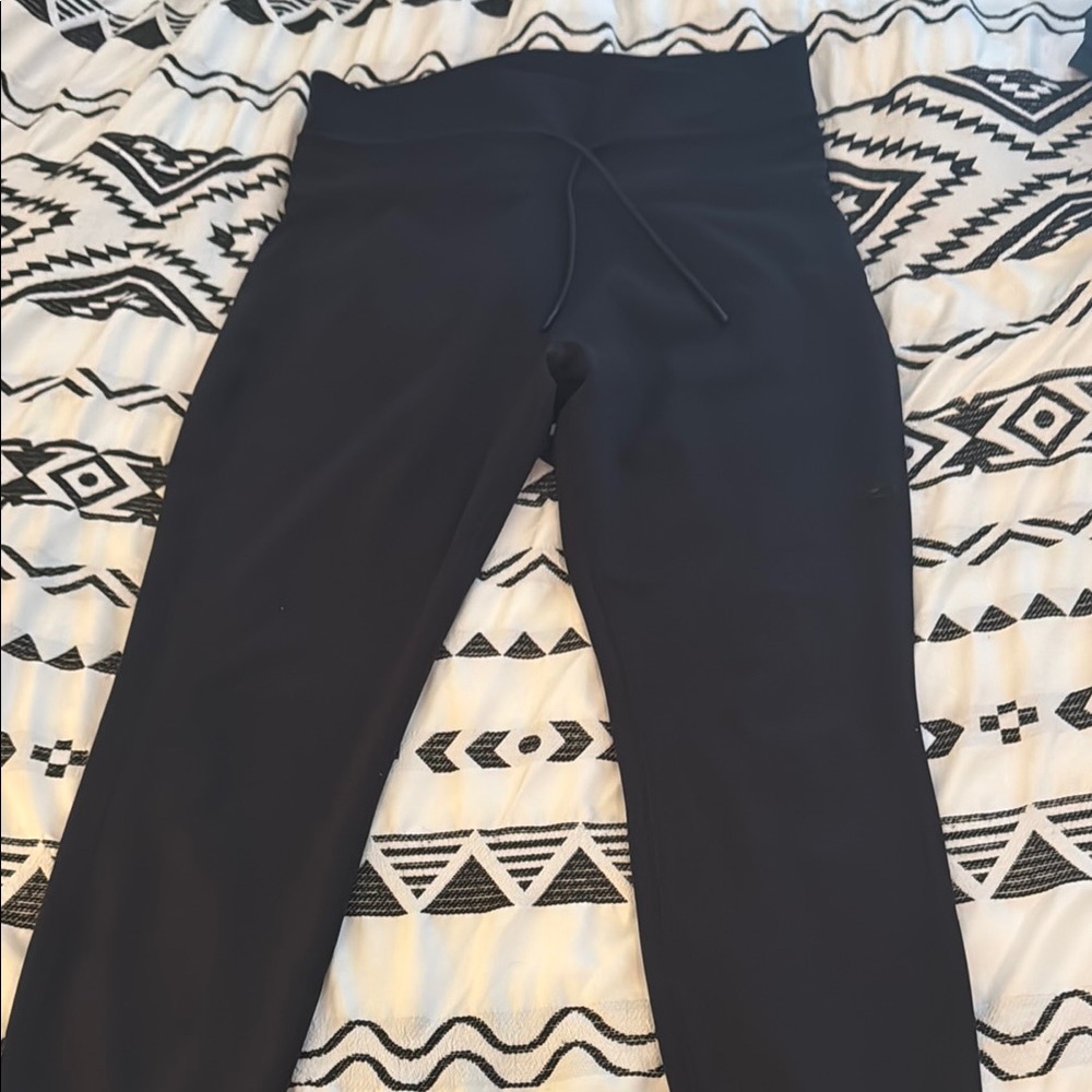 Vuori Black High-Waisted Leggings